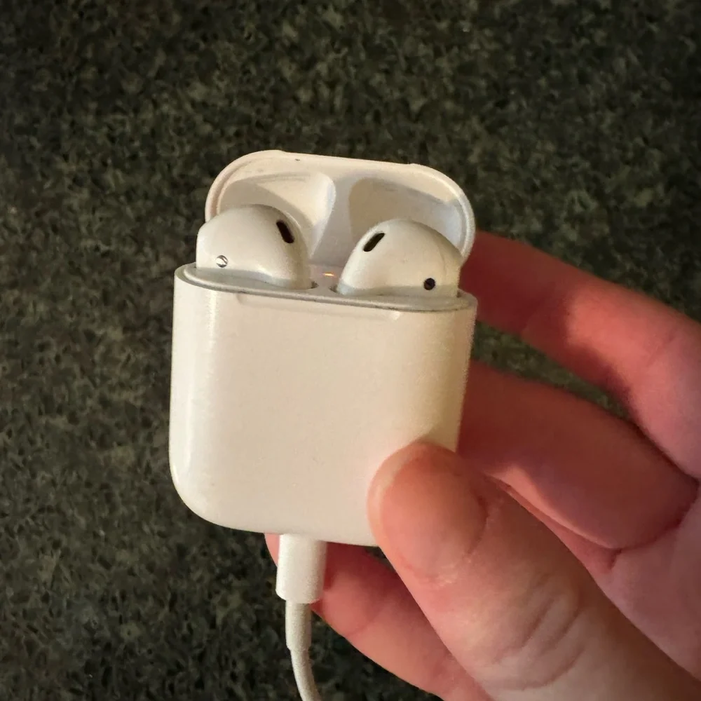 Apple White Wireless Earbuds with Case